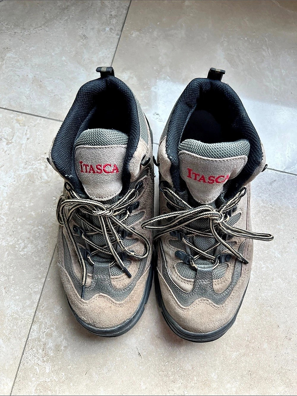 ITASCA Hiking Sneakers in Brown & Black
